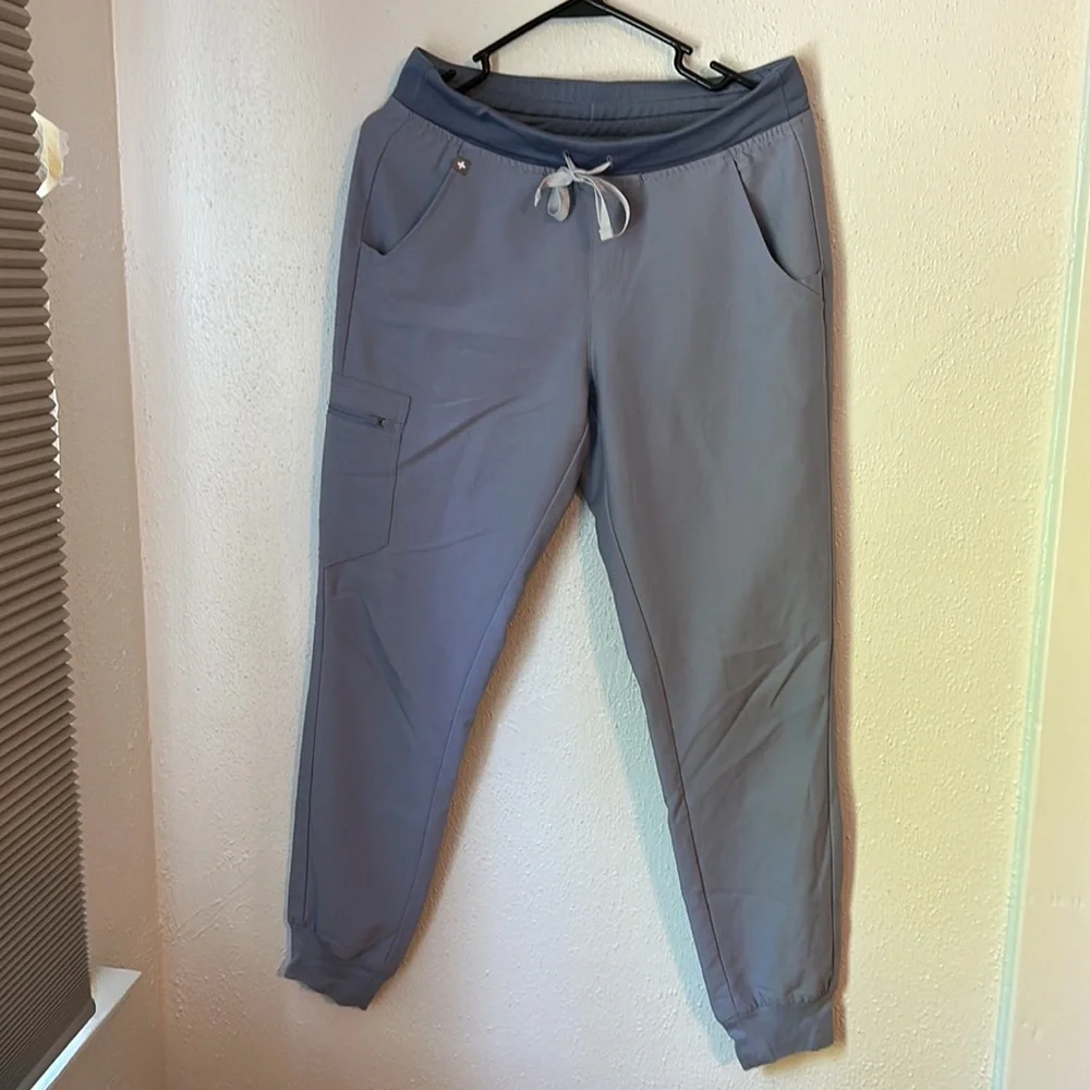 FIGS Technical Collection Scrub Set - Picture 5 of 8